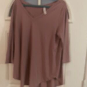 Women's V-Neck Top in Mauve